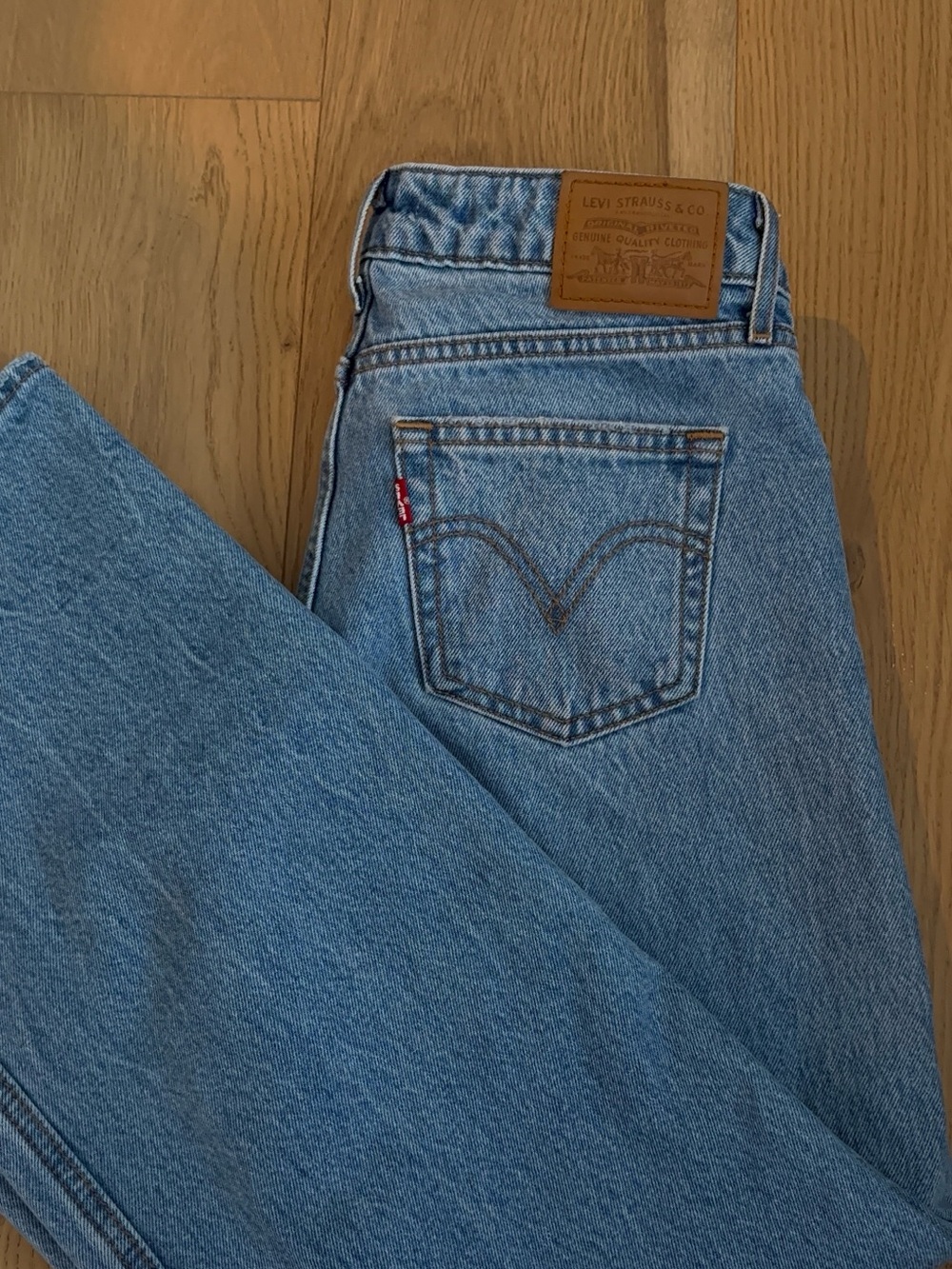 Levi's Straight Women's Jeans in Light Blue Denim